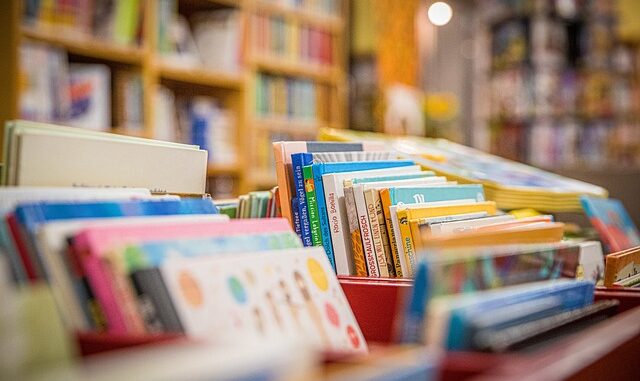Tire'de Edebiyat Günleri: Yazarlar ve Şairler Tire'de Edebiyat Günleri: Yazarlar ve Şairler